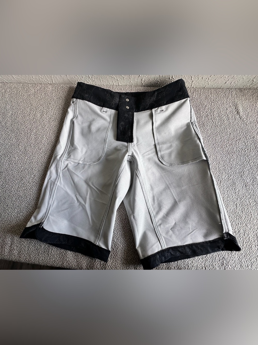 Wild Rye Freel MTB Bike Shorts Women's 6 Lotus
Greyscale Floral 12 - Picture 13 of 16